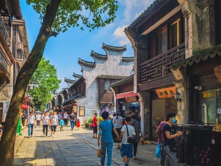 光明乳业去年净利预增超1.5倍：土地补偿款税前收益超4亿元